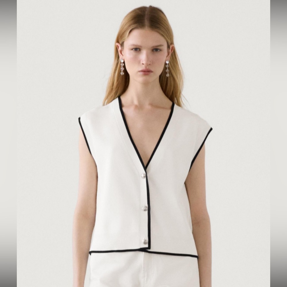 Massimo Dutti white and black knit V- neck Button Down vest